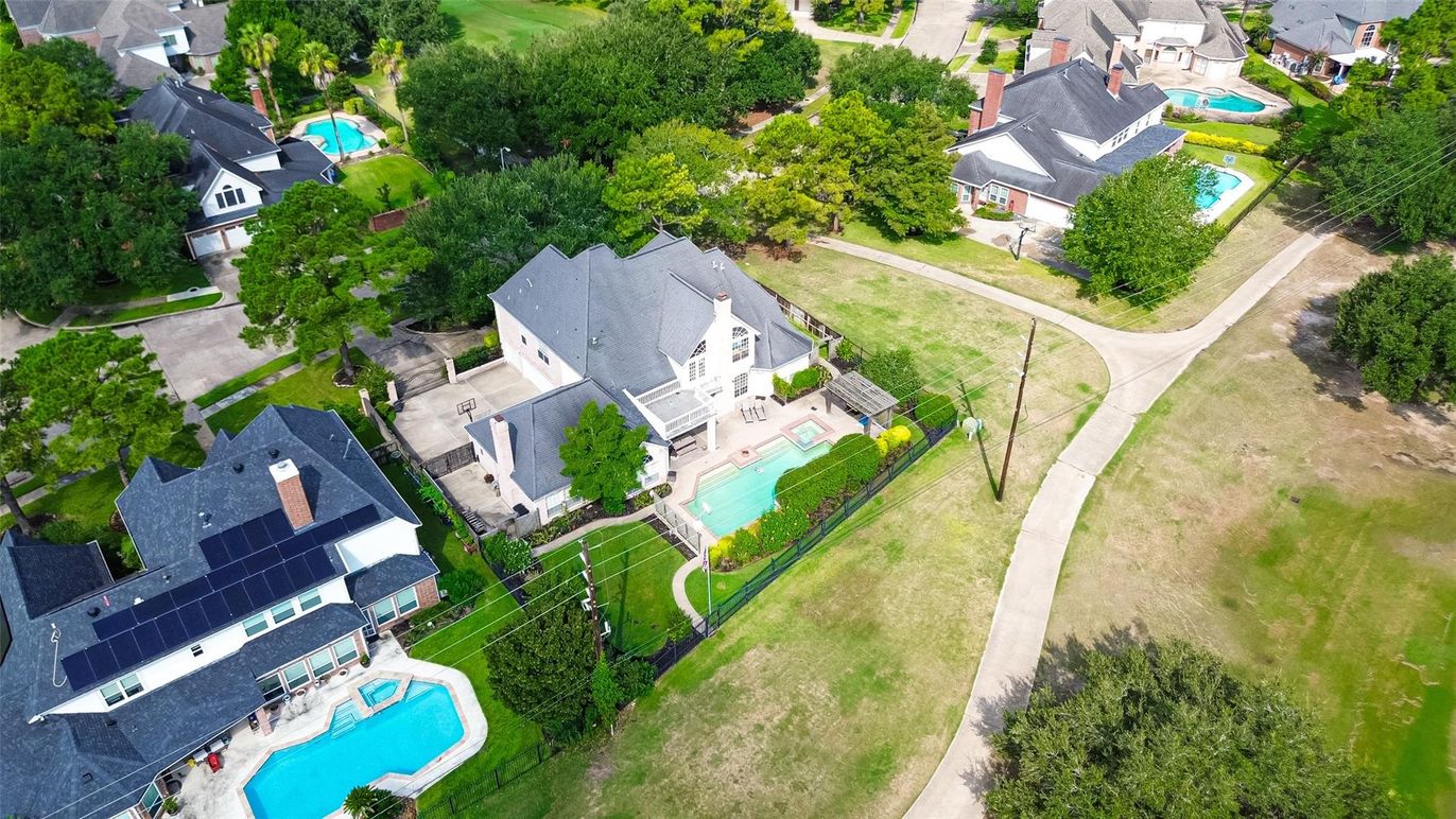 Exterior, Drone