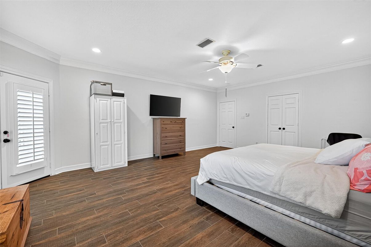 Bedroom, Interior, Recessed Lighting, Wood Texture Flooring