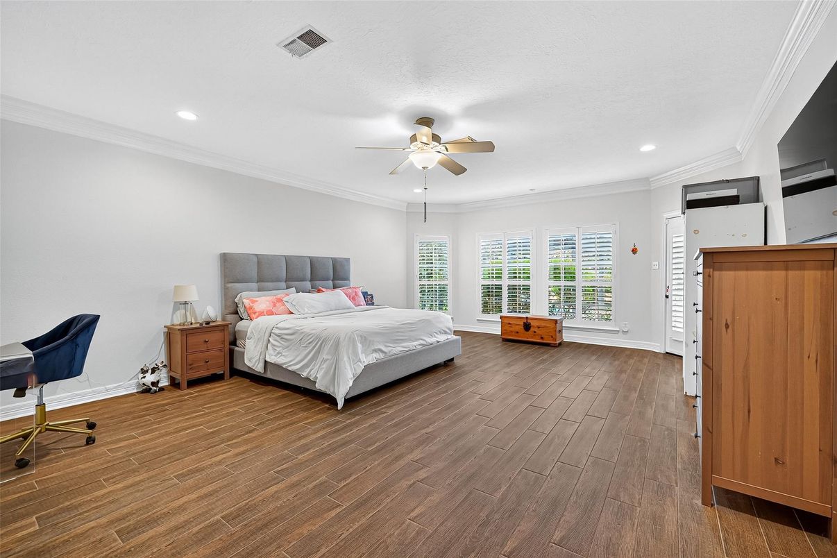 Bedroom, Interior, Recessed Lighting, Wood Texture Flooring