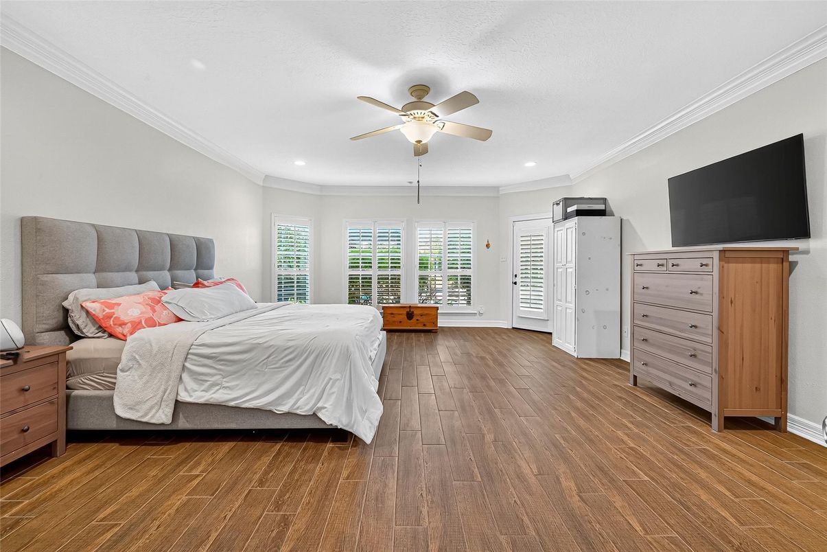Bedroom, Interior, Recessed Lighting, Wood Texture Flooring