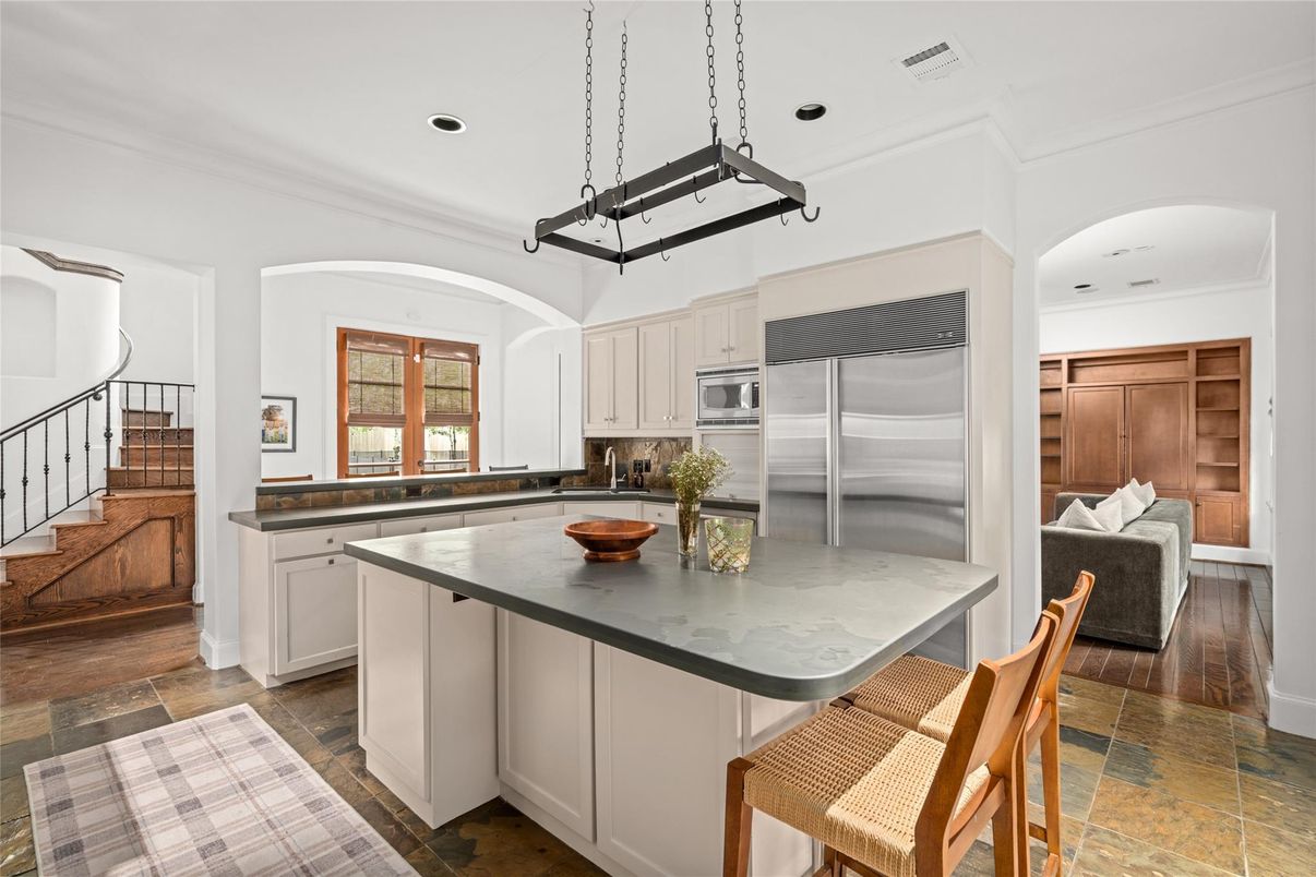 Interior, Kitchen, Living room, Pendant Lights, Recessed Lighting, Stainless Steel Appliances