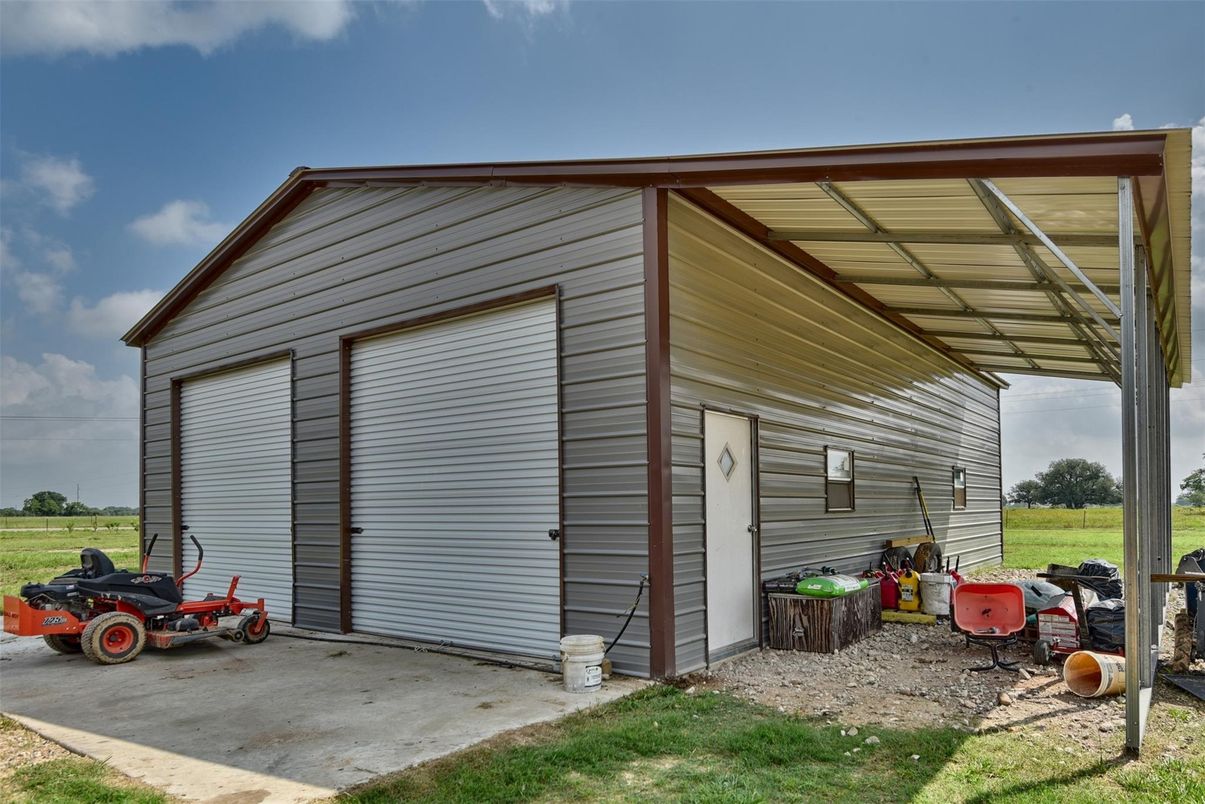 Detached Garage, Exterior