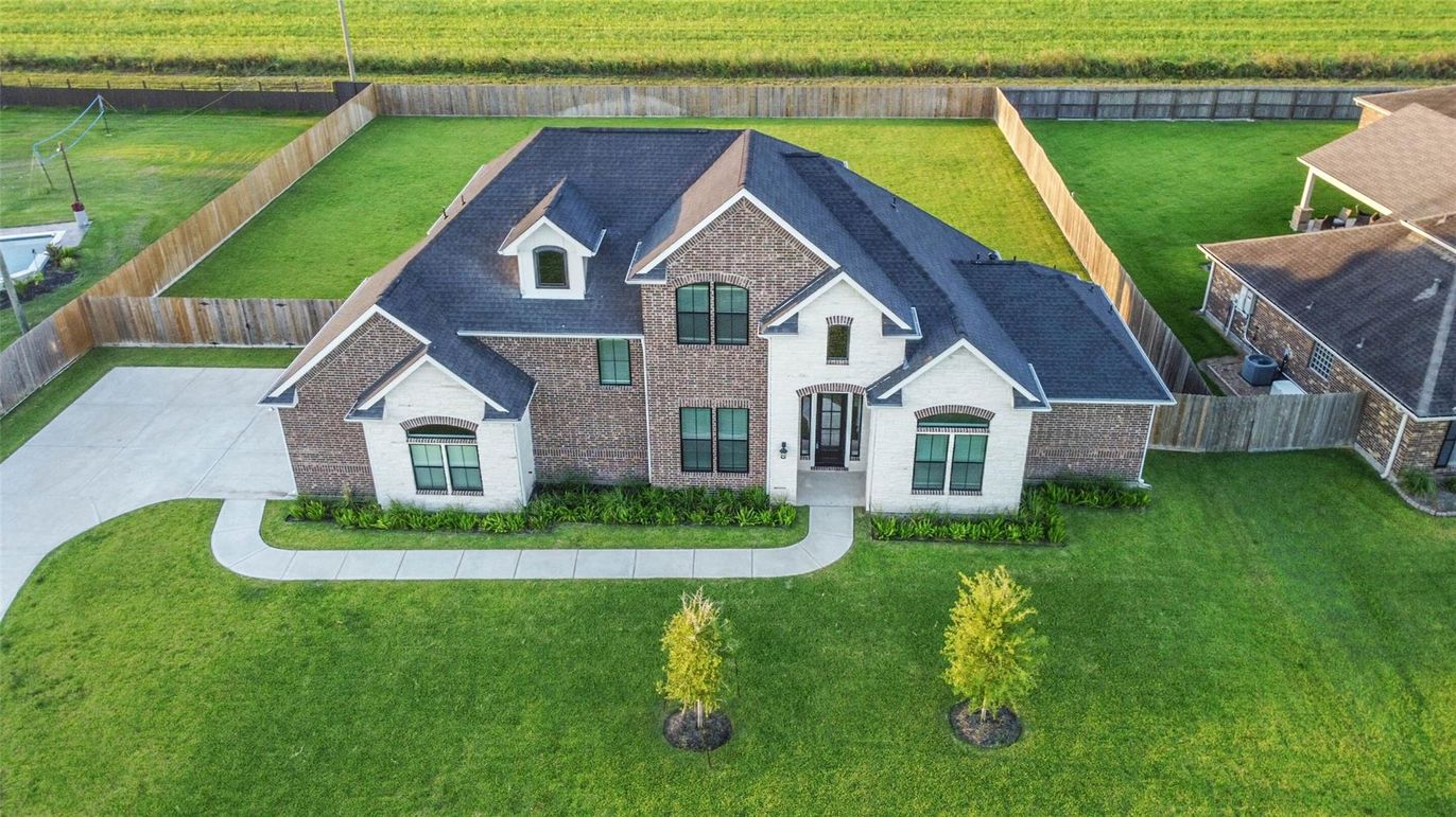 Backyard, Exterior, Facade, Brick Facade, Brick Traditional