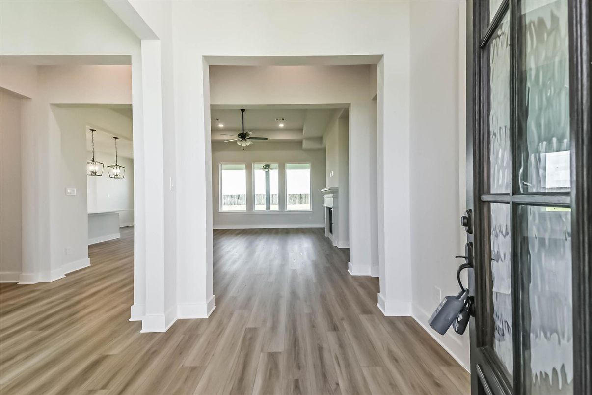 Interior, Pendant Lights, Recessed Lighting, Wood Texture Flooring