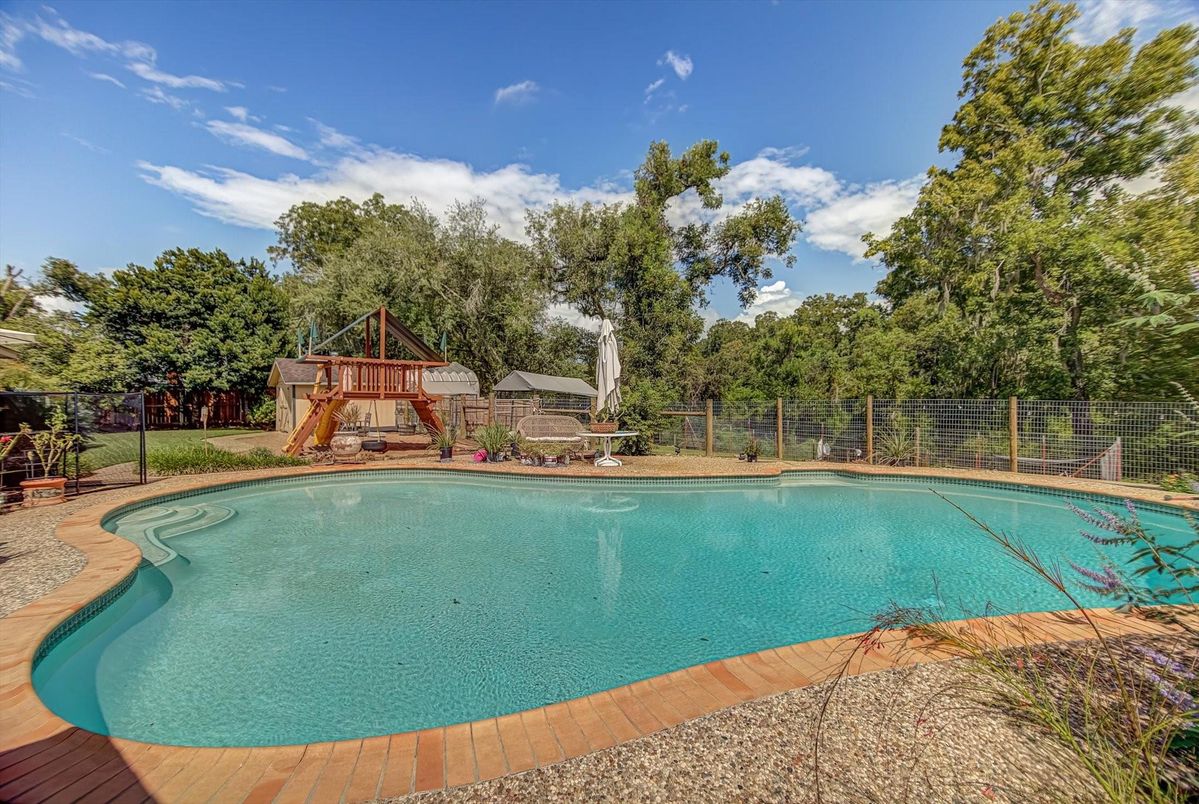 Exterior, Playground, Pool