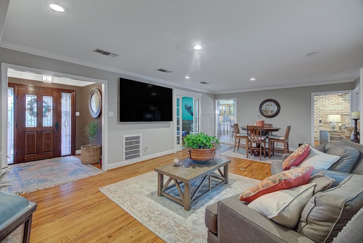 Dining room, Interior, Living room, Recessed Lighting, Wood Texture Flooring