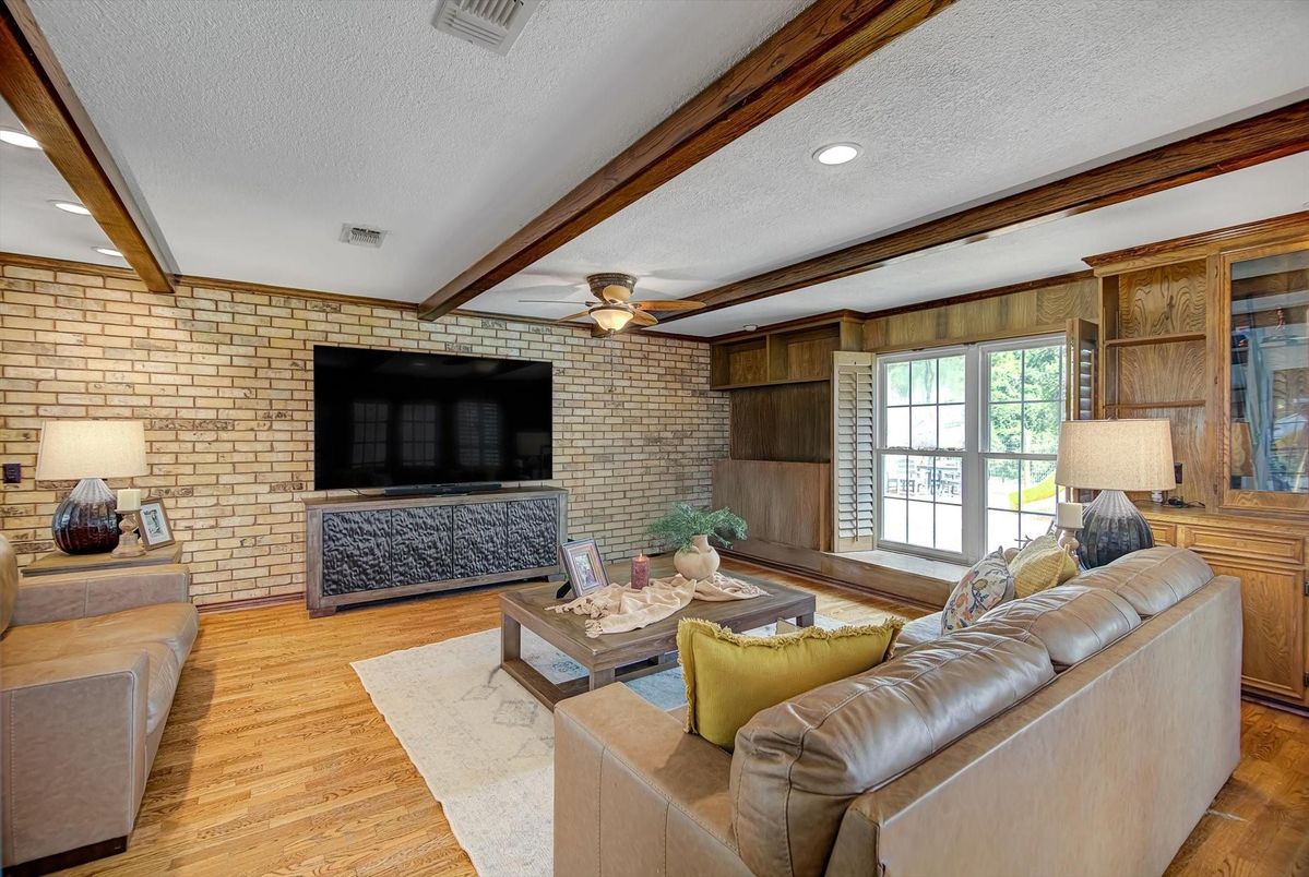Interior, Living room, Recessed Lighting, Stone Walls, Wood Texture Flooring