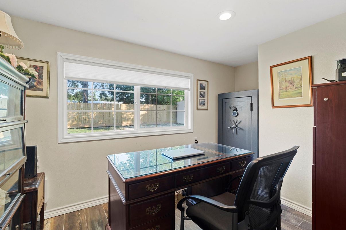 Home Office, Interior, Recessed Lighting, Wood Texture Flooring