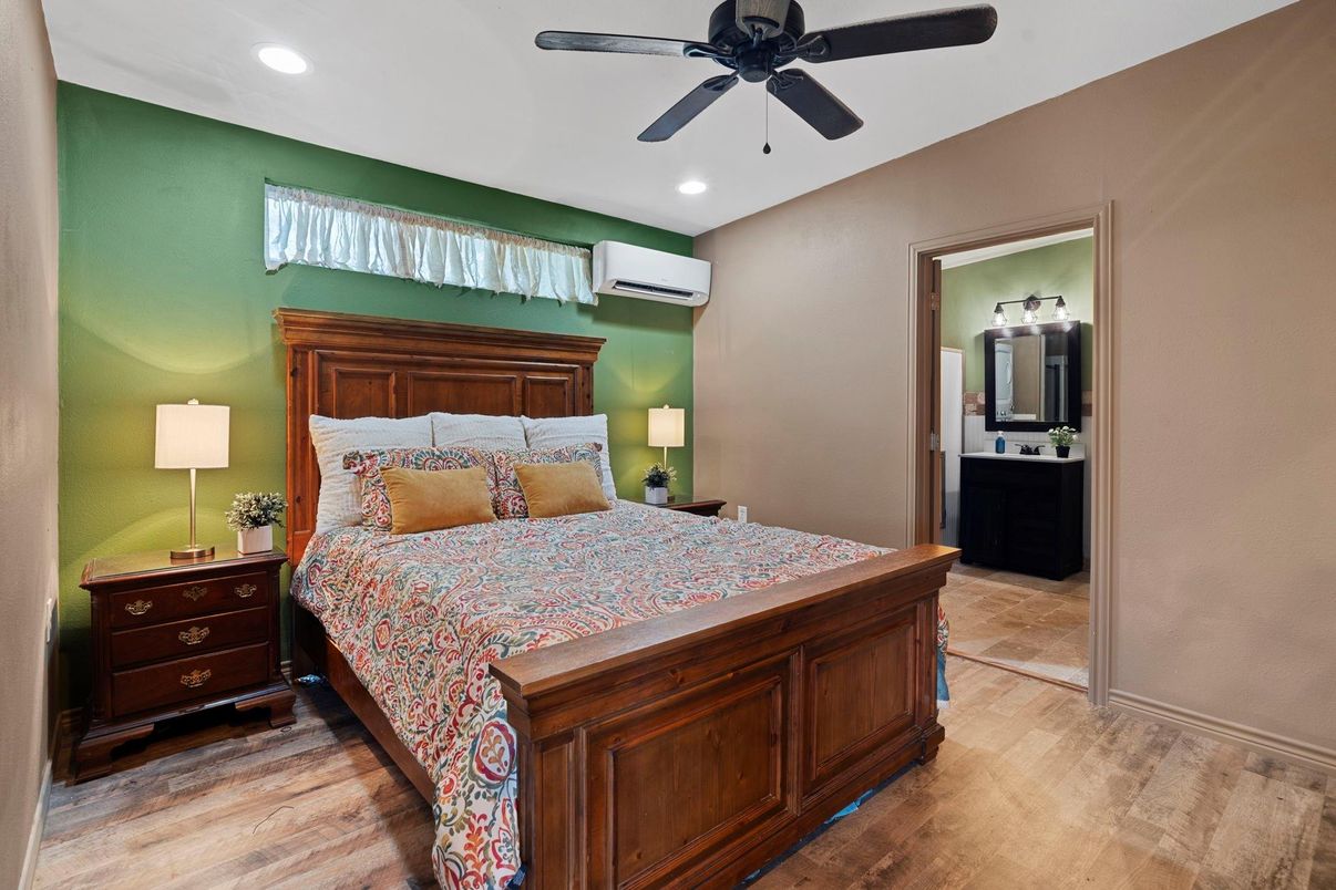 Bathroom, Bedroom, Interior, Recessed Lighting, Wood Texture Flooring