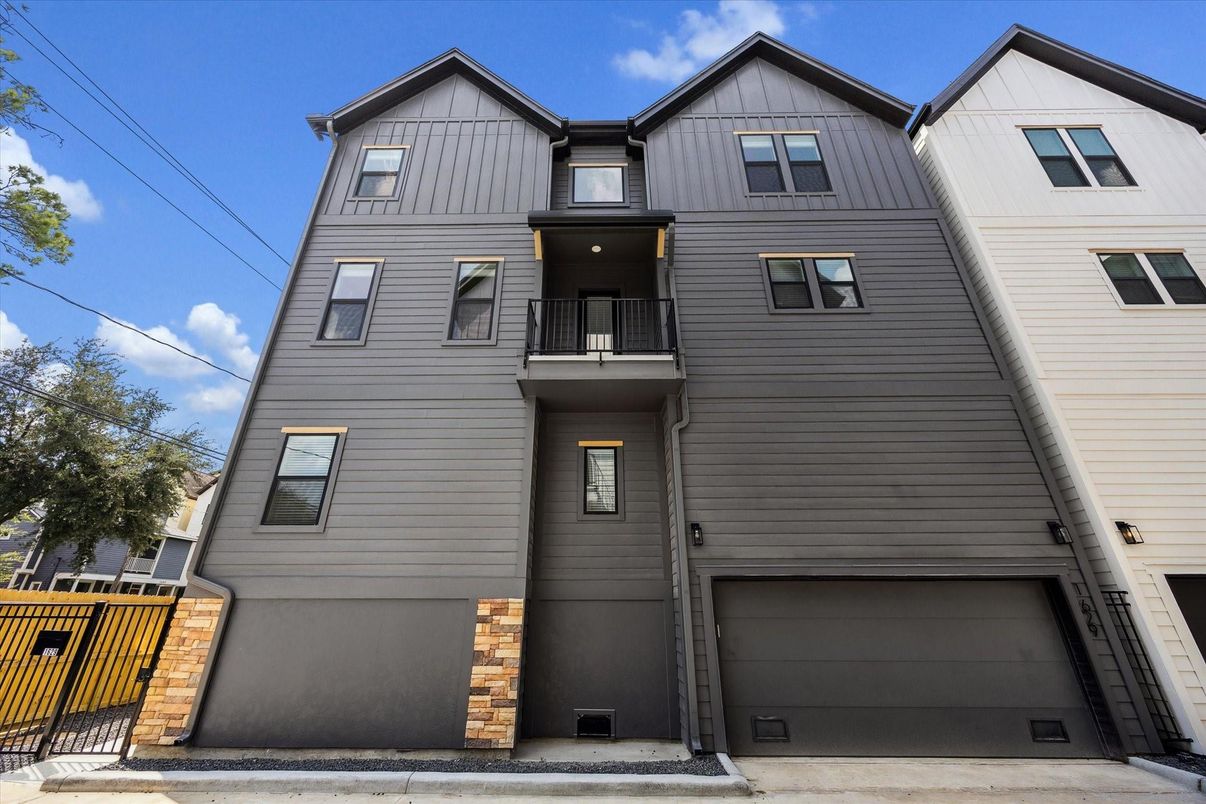 Attached, Exterior, Facade, Rowhouse