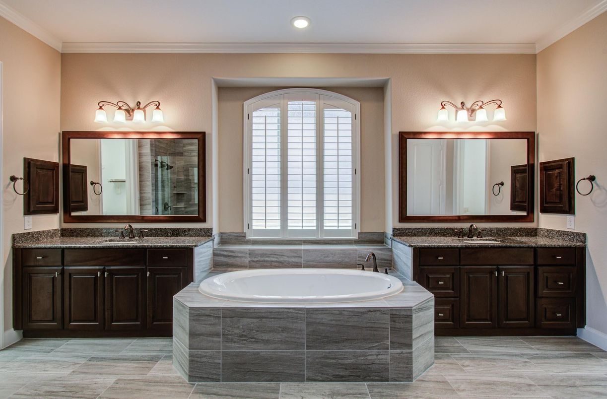 Bathroom, Dual Sink Vanities, Interior, Recessed Lighting