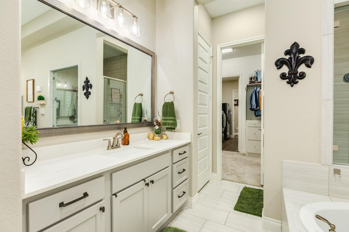 Bathroom, Dual Sink Vanities, Interior