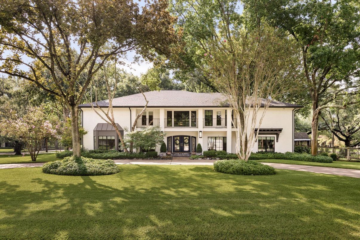 Backyard, Exterior, Facade, French Provincial