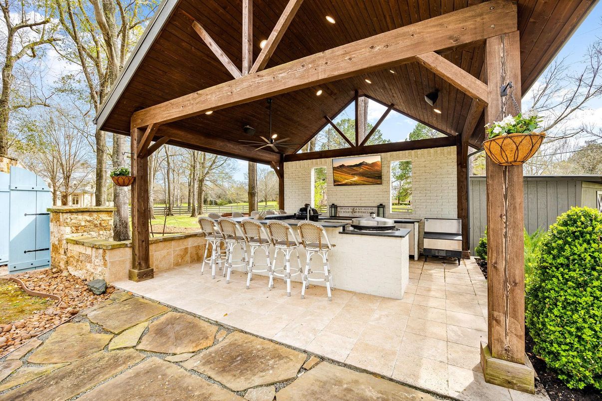 Exterior, Outdoor Kitchen