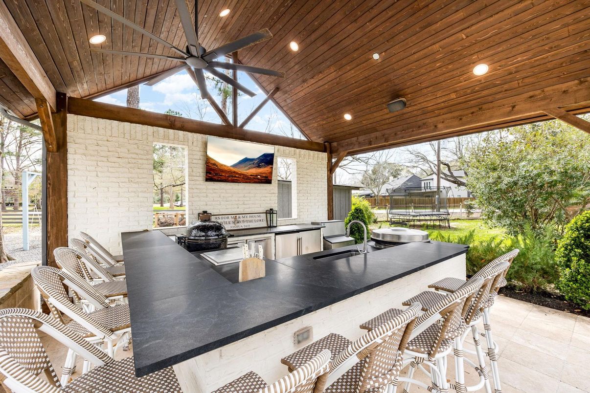 Exterior, Outdoor Kitchen