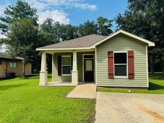 Backyard, Exterior, Facade, Ranch