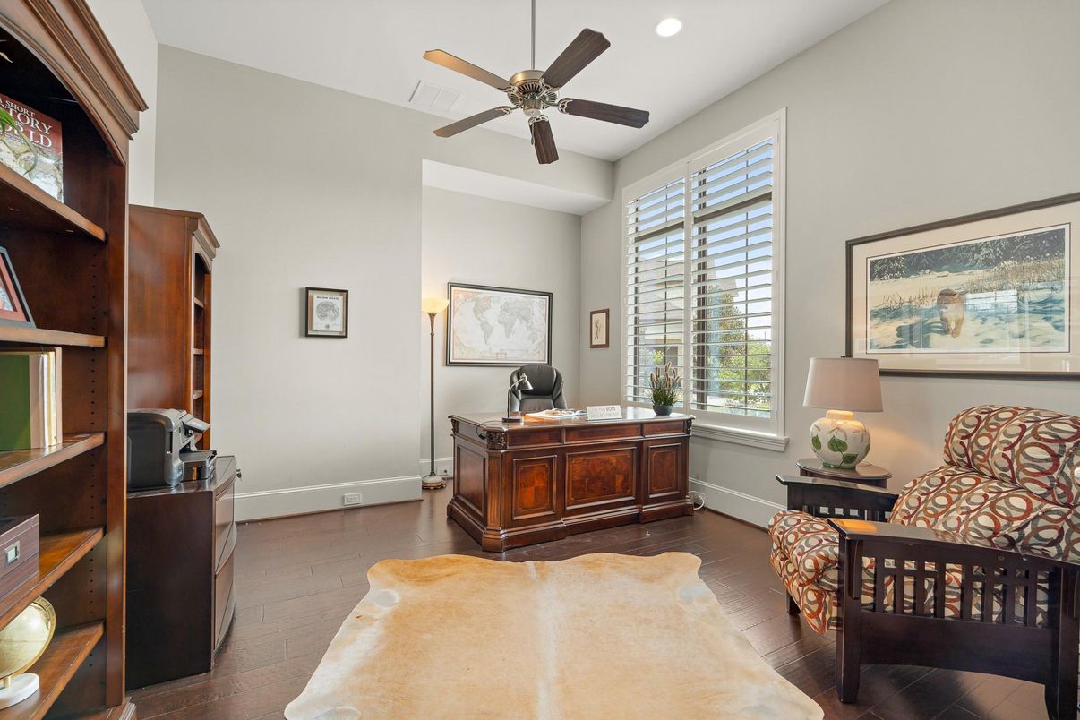 Home Office, Interior, Recessed Lighting, Wood Texture Flooring