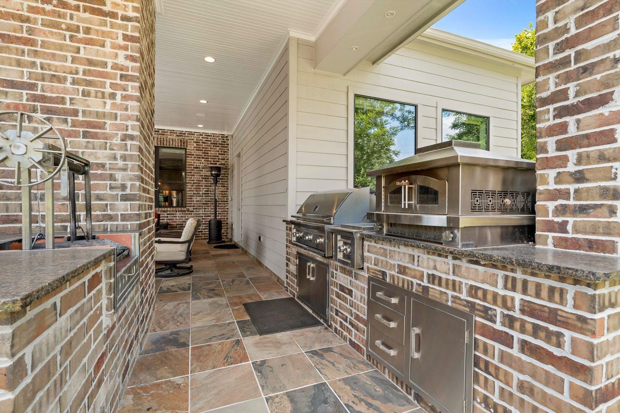 Exterior, Outdoor Kitchen