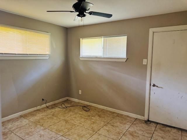 Empty room, Interior