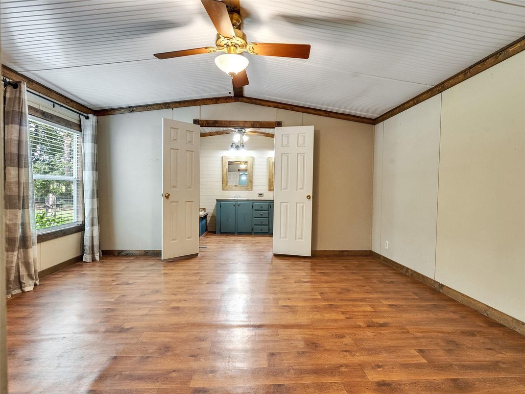 Empty room, Interior, Pendant Lights, Wood Texture Flooring