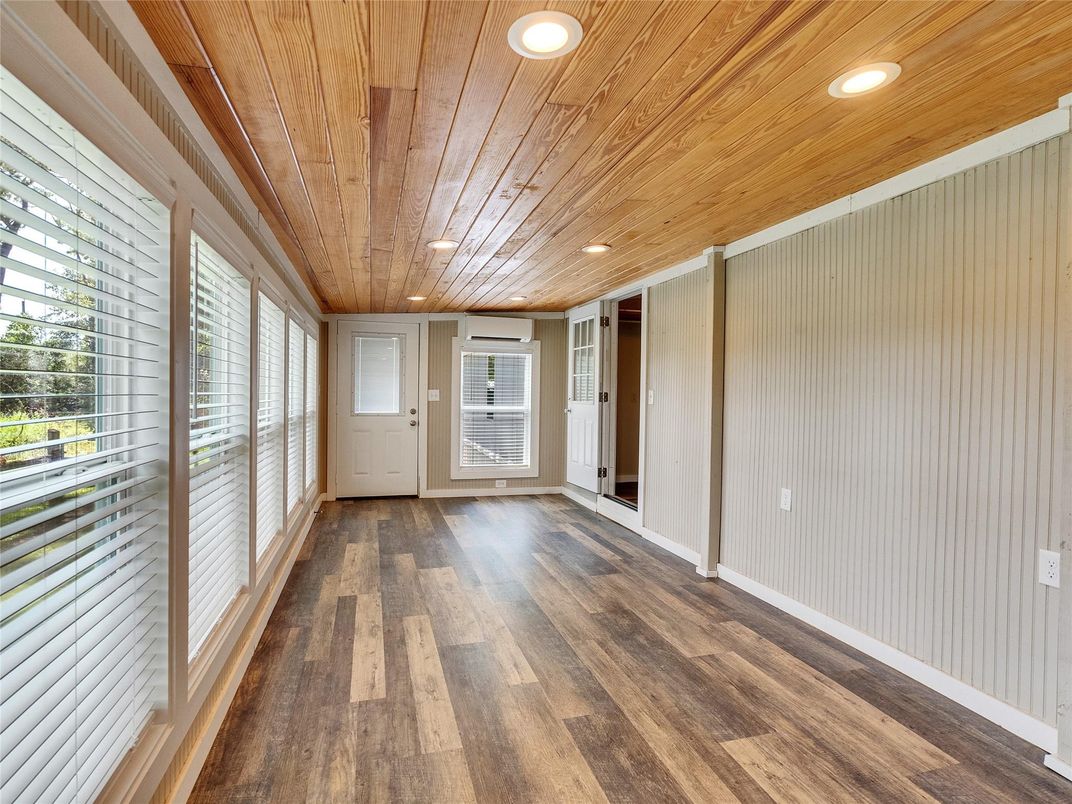 Empty room, Interior, Recessed Lighting, Wooden Ceilings, Wood Texture Flooring
