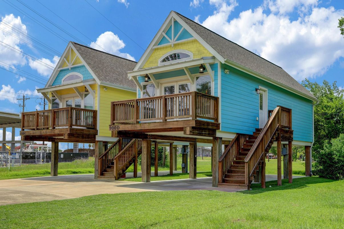 Exterior, Facade, Queen Anne Victorian