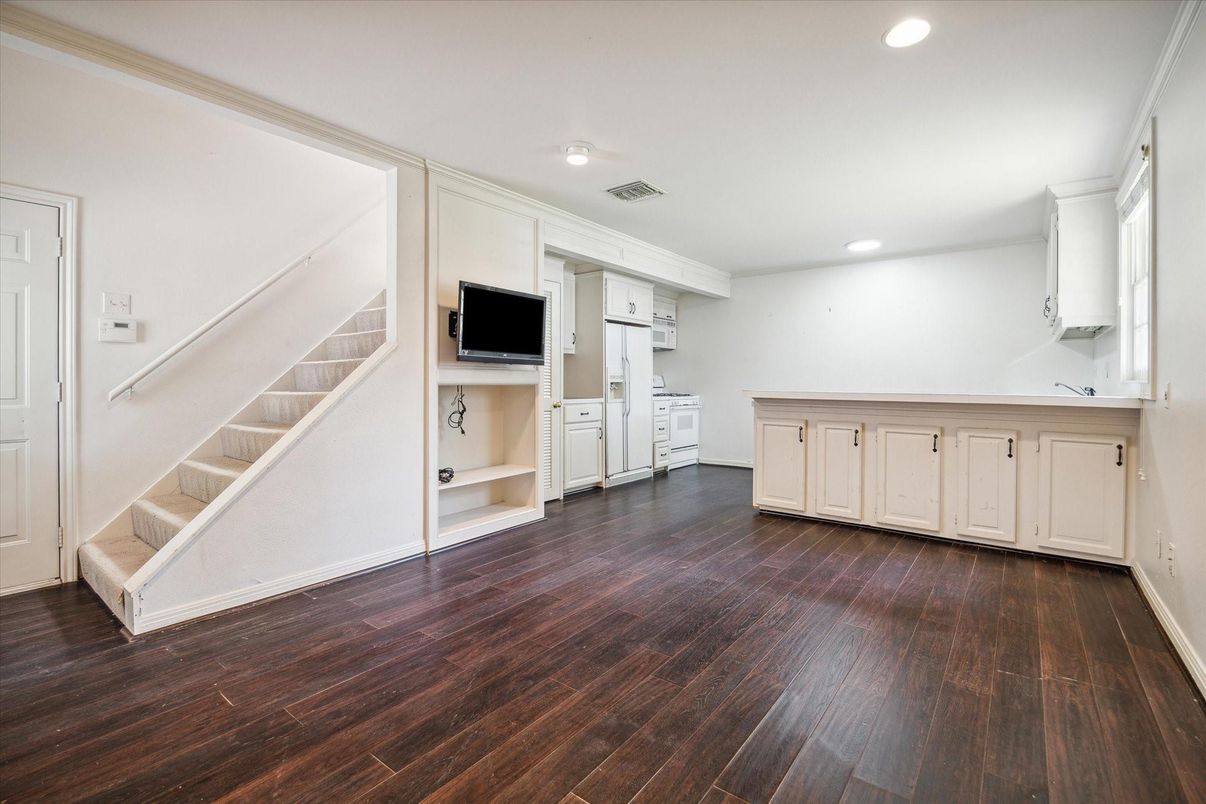 Interior, Recessed Lighting, Wood Texture Flooring