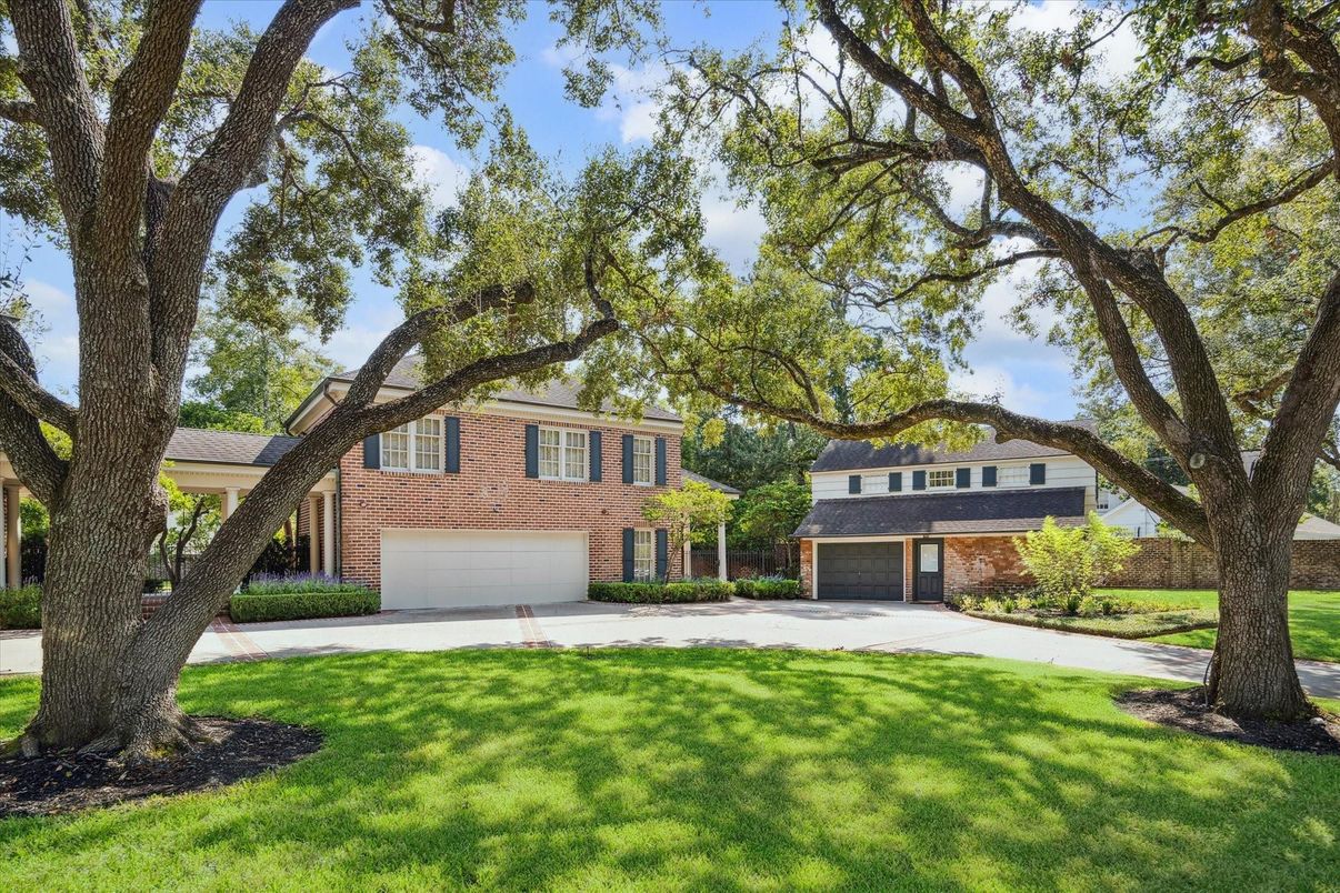 Attached, Backyard, Exterior, Facade, Brick Facade, Split Level