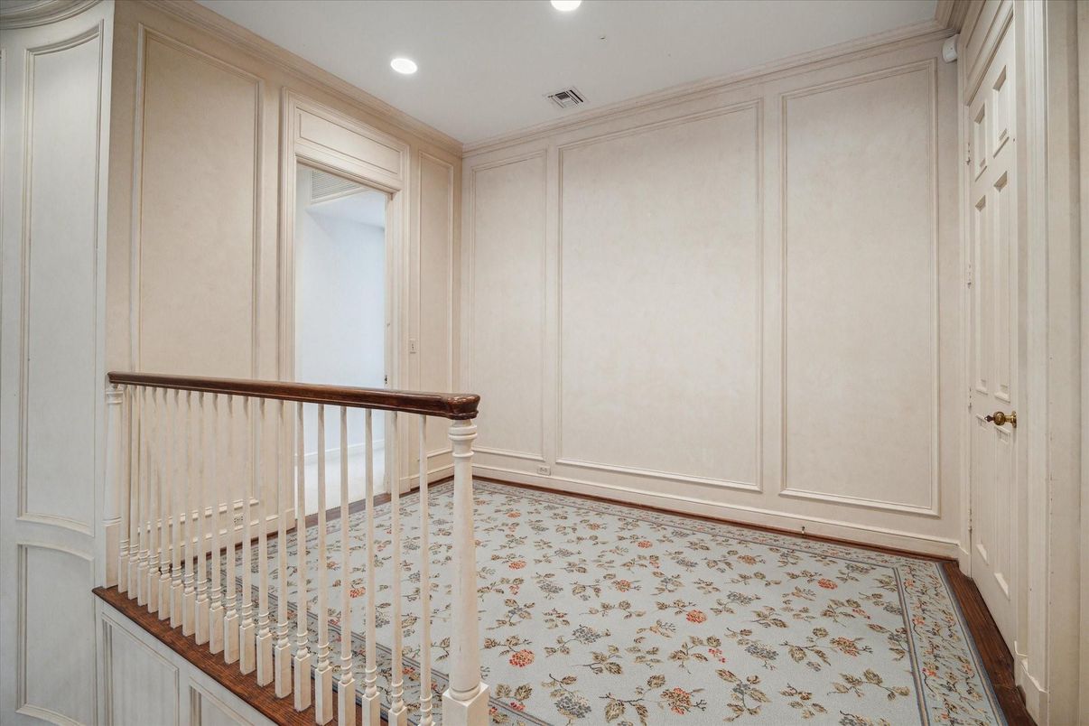 Empty room, Interior, Recessed Lighting