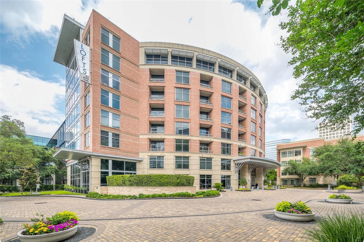 Exterior, Facade, Condo Building
