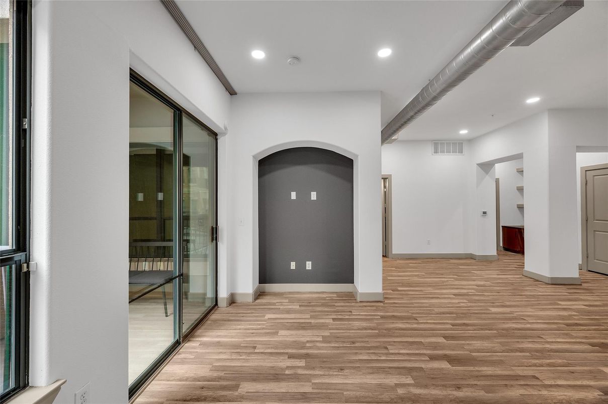 Interior, Recessed Lighting, Wood Texture Flooring