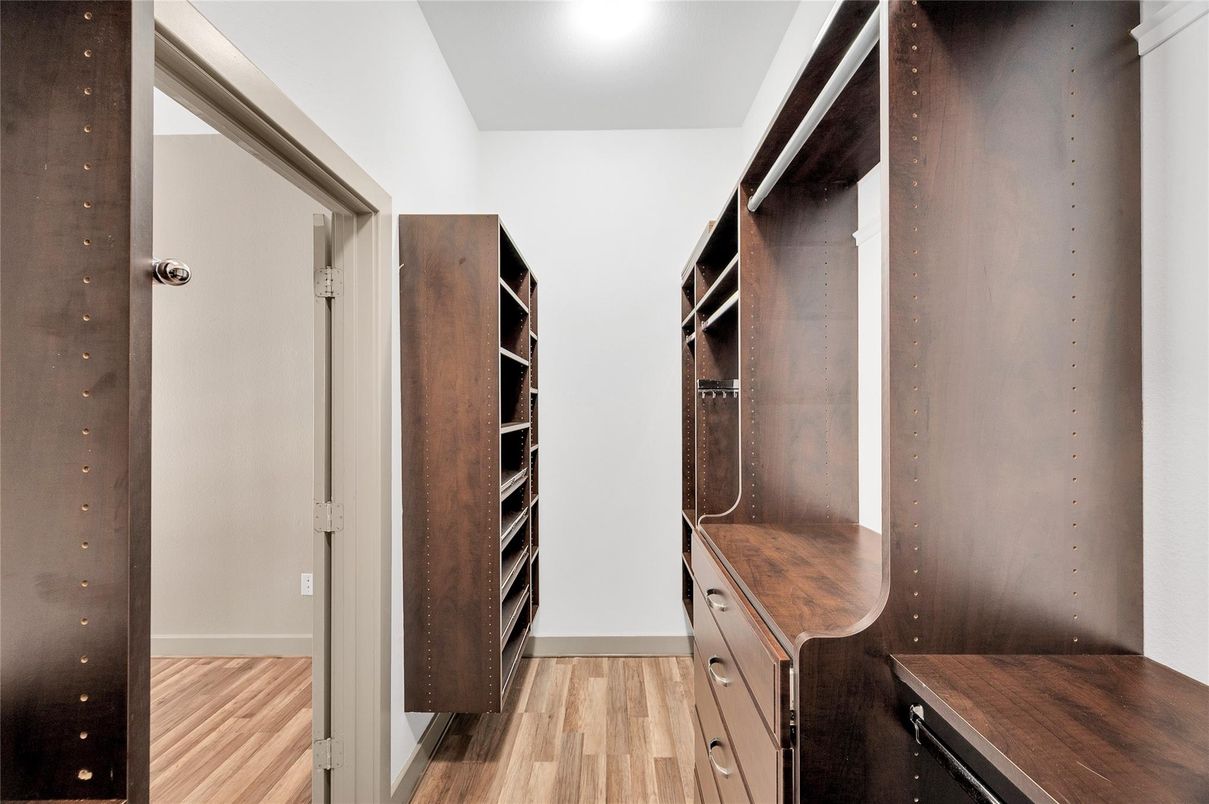 Interior, Walk-in Closets, Wood Texture Flooring