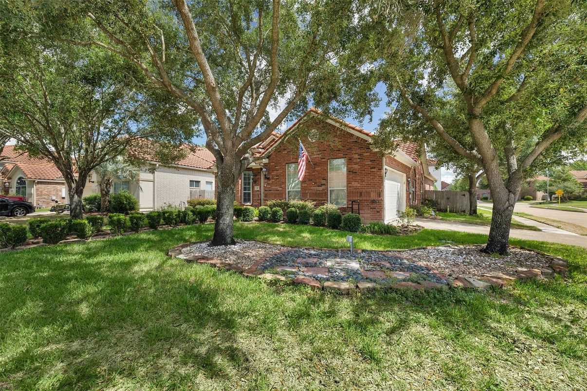 Attached, Exterior, Facade, Brick Facade, Ranch