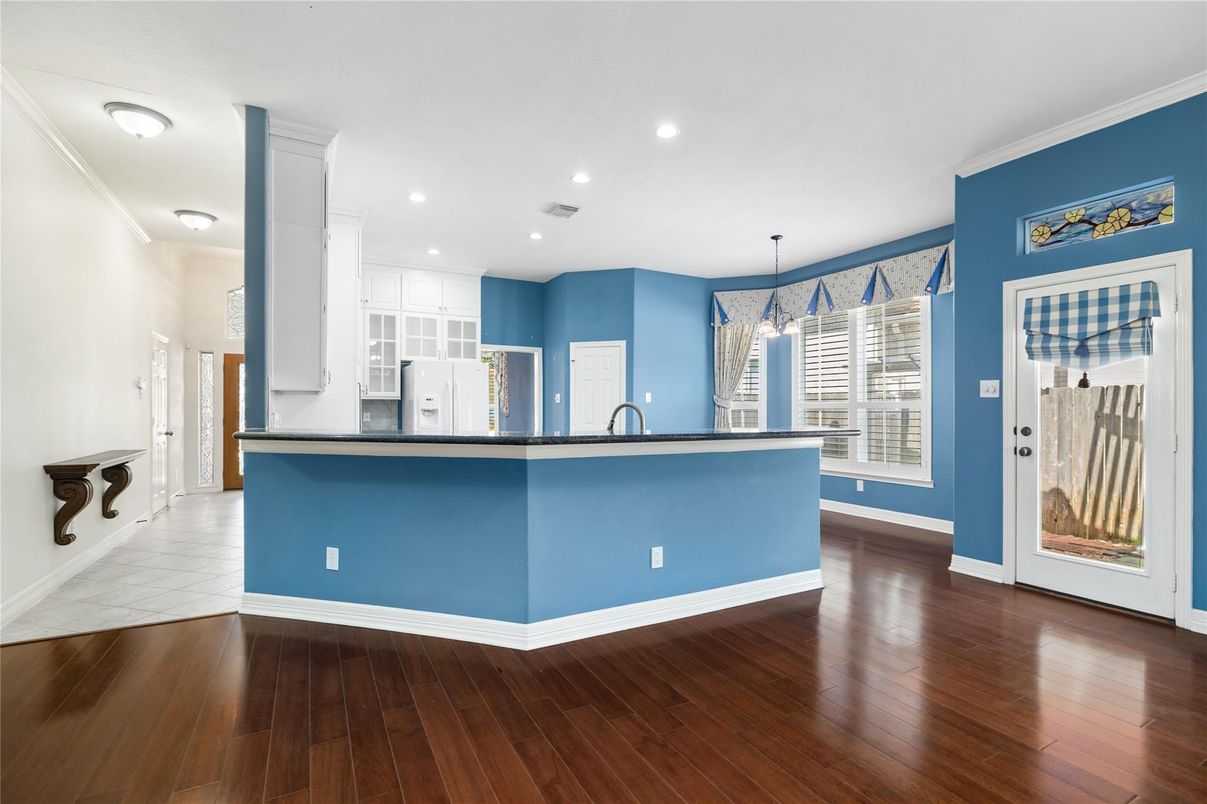 Interior, Kitchen, Pendant Lights, Recessed Lighting, Wood Texture Flooring