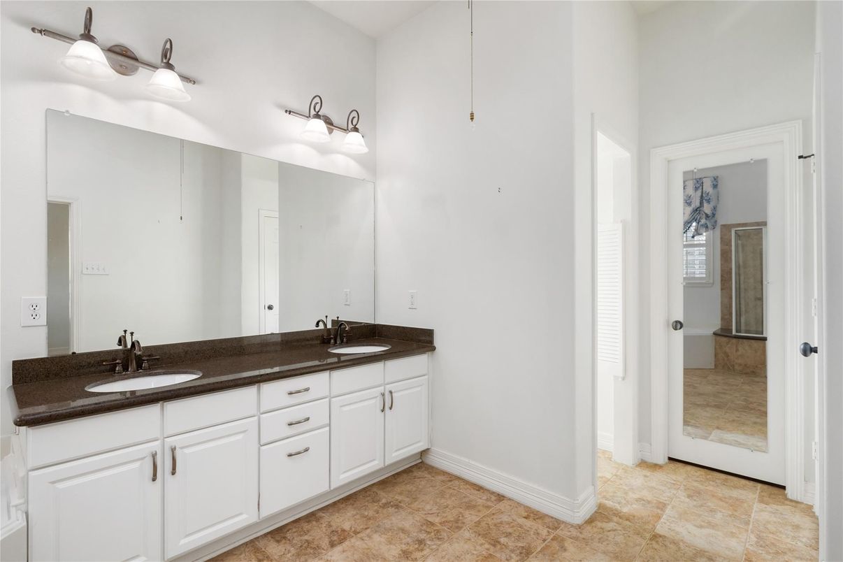 Bathroom, Dual Sink Vanities, Interior