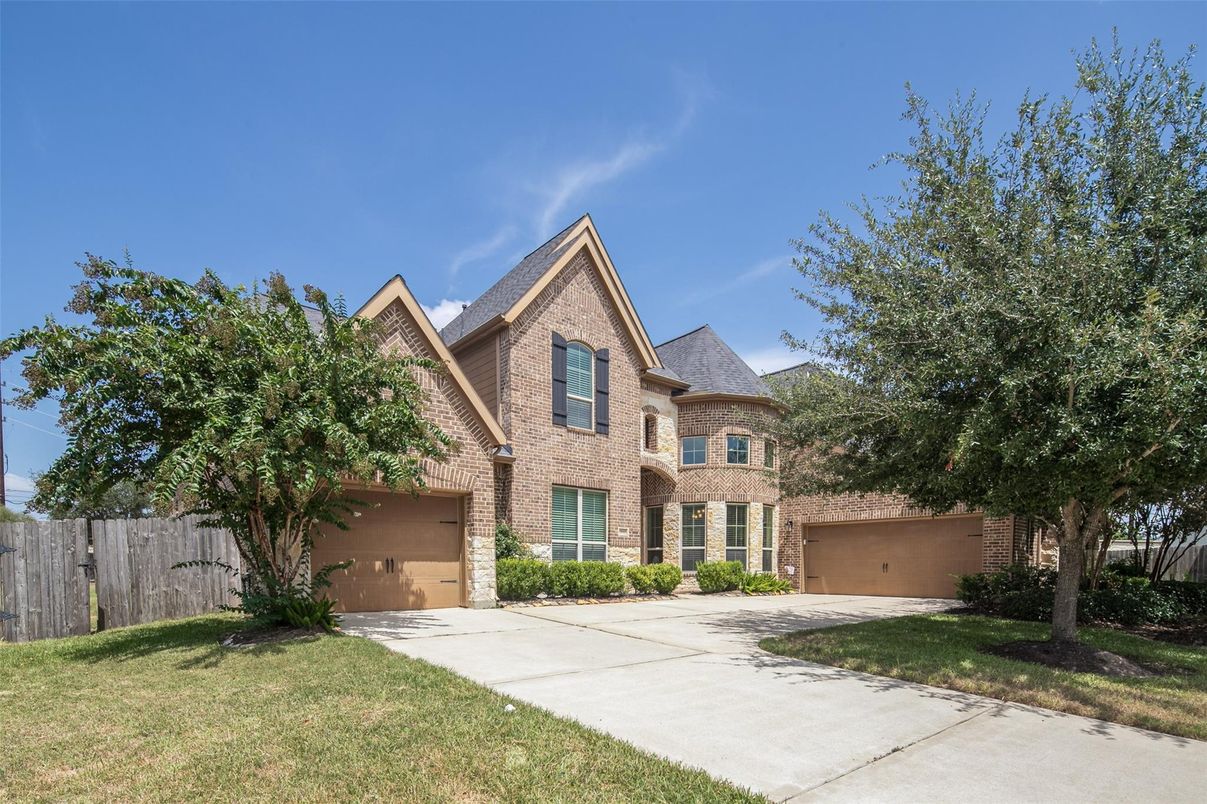 Attached, Exterior, Facade, Brick Facade, French Provincial