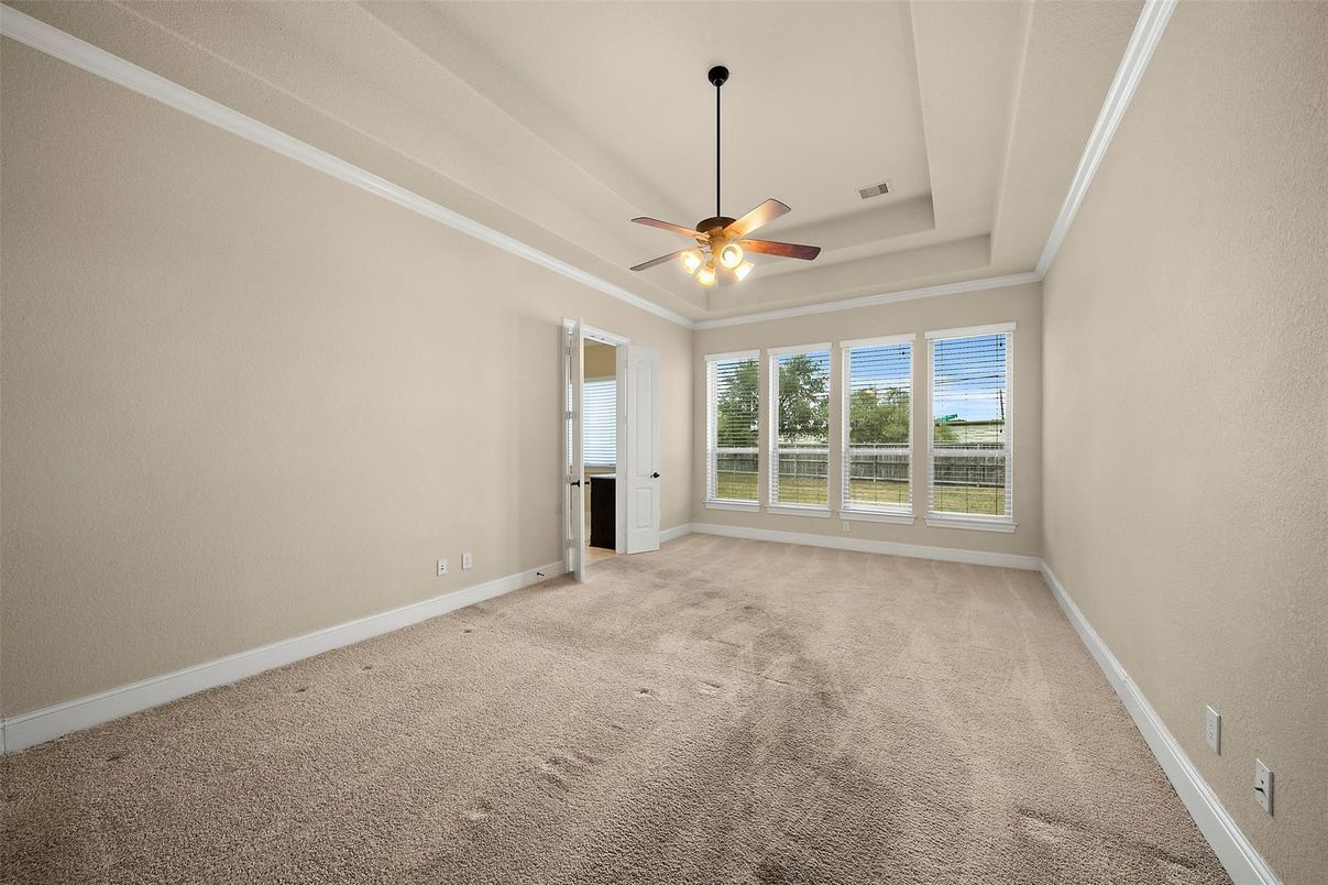 Empty room, Interior