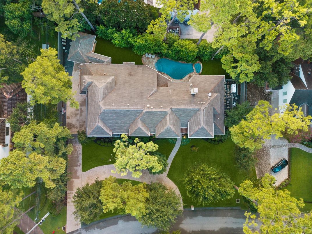 Exterior, Drone