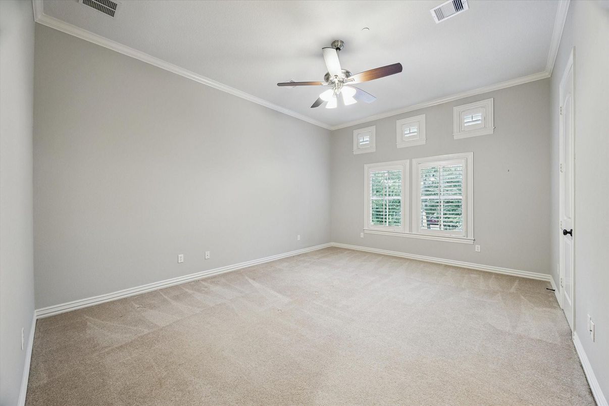 Empty room, Interior