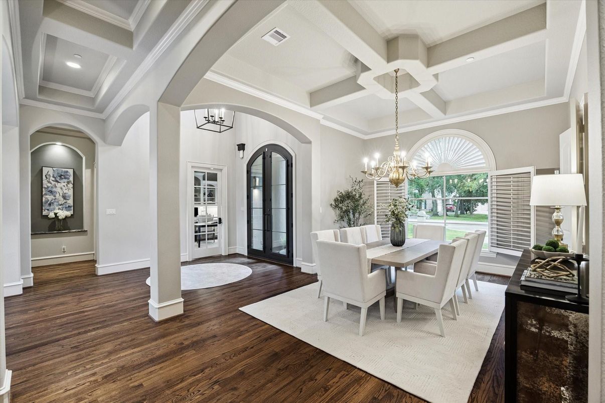 Chandelier, Dining room, Interior, Recessed Lighting, Wood Texture Flooring