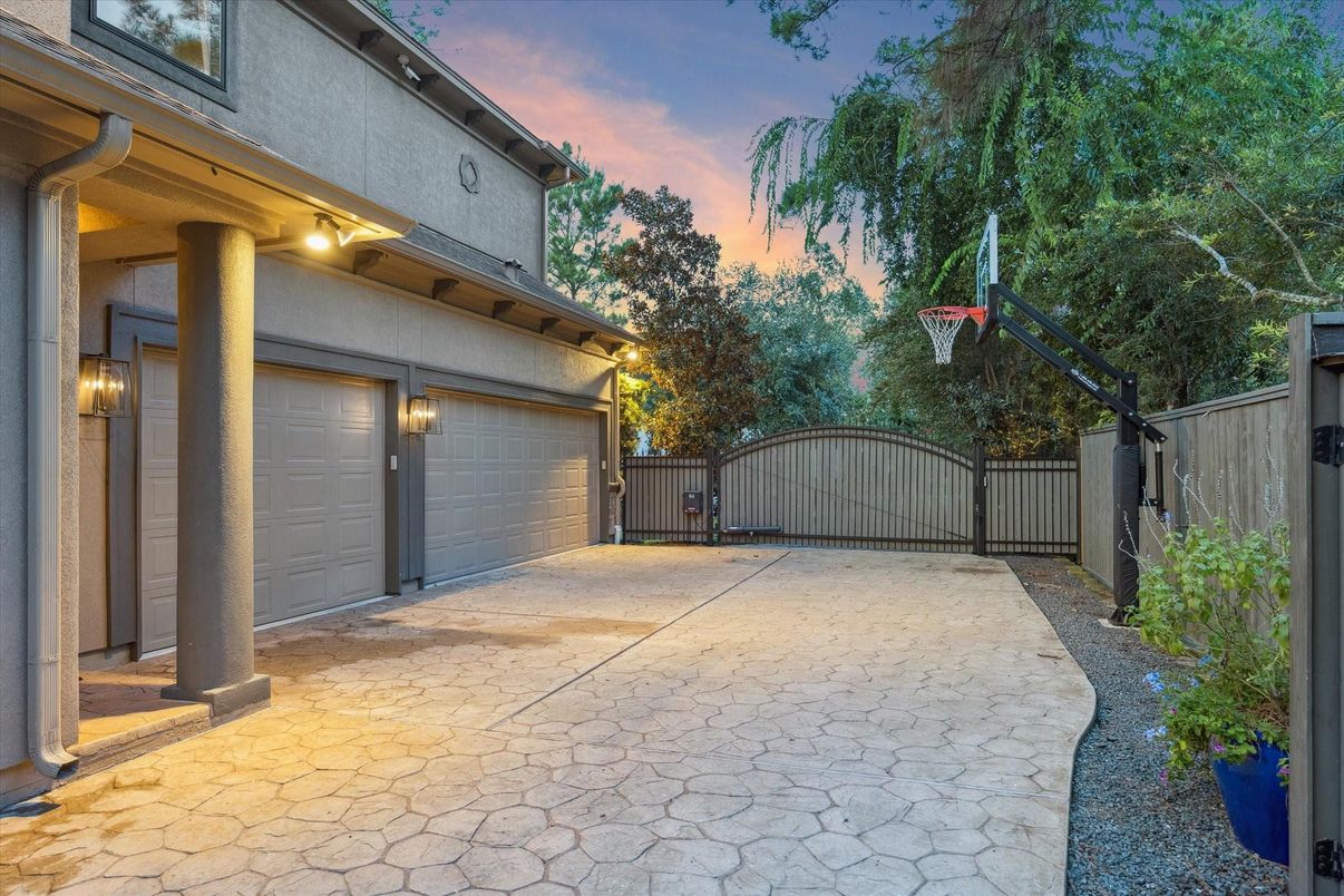 Detached Garage, Exterior