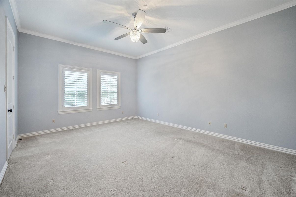 Empty room, Interior