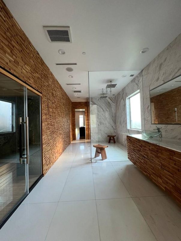 Bathroom, Interior, Marble Walls, Recessed Lighting