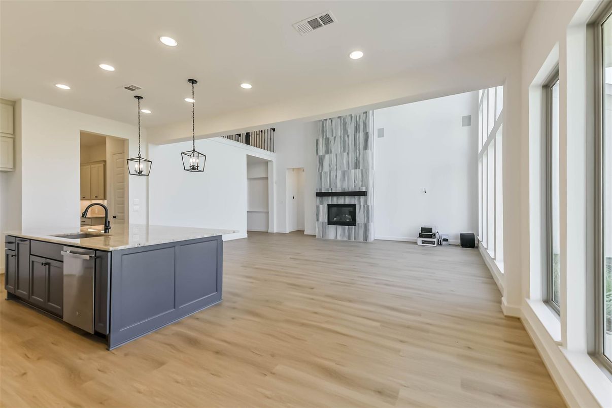 Fireplace, Interior, Kitchen, Pendant Lights, Recessed Lighting, Wood Texture Flooring