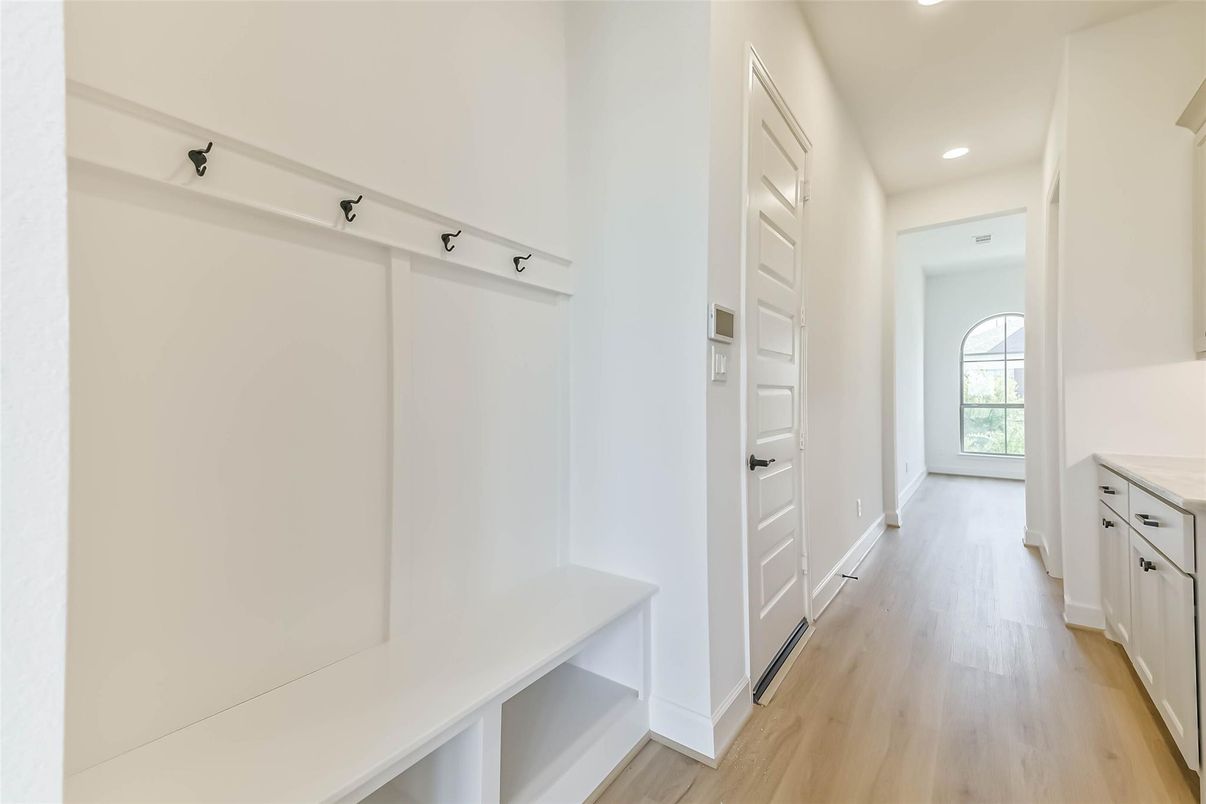 Interior, Recessed Lighting, Wood Texture Flooring