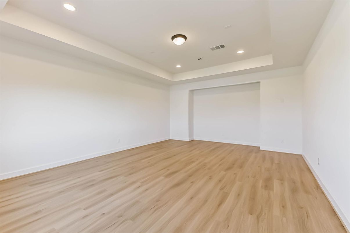 Empty room, Interior, Recessed Lighting, Wood Texture Flooring