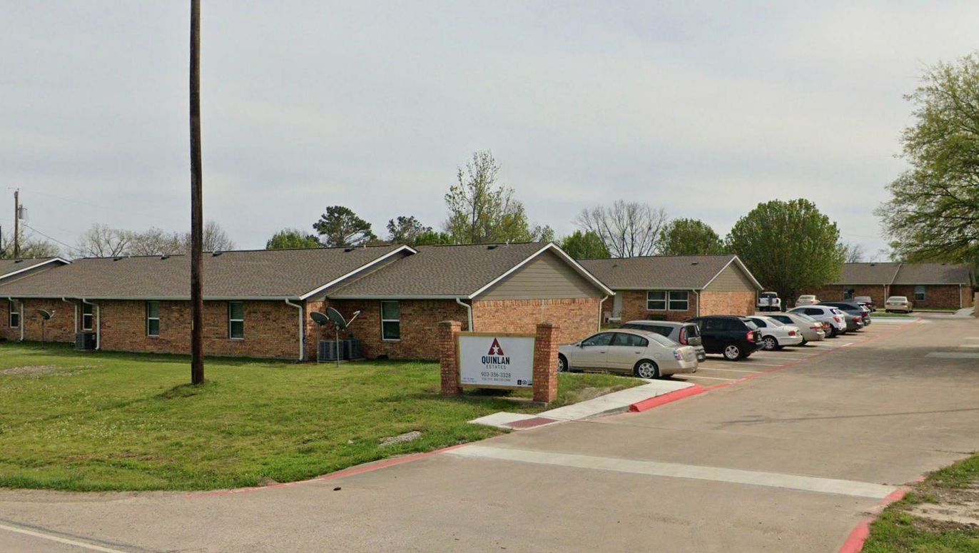 Exterior, Facade, Brick Facade, Ranch