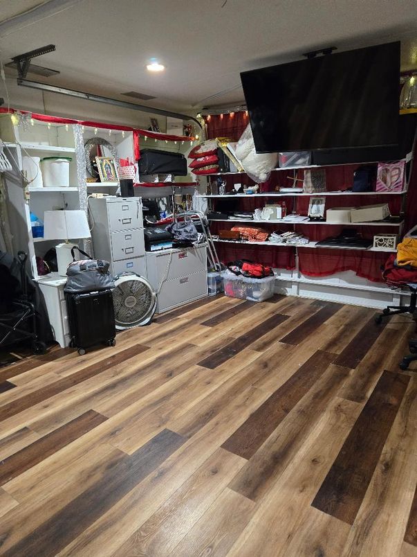 Interior, Recessed Lighting, Wood Texture Flooring