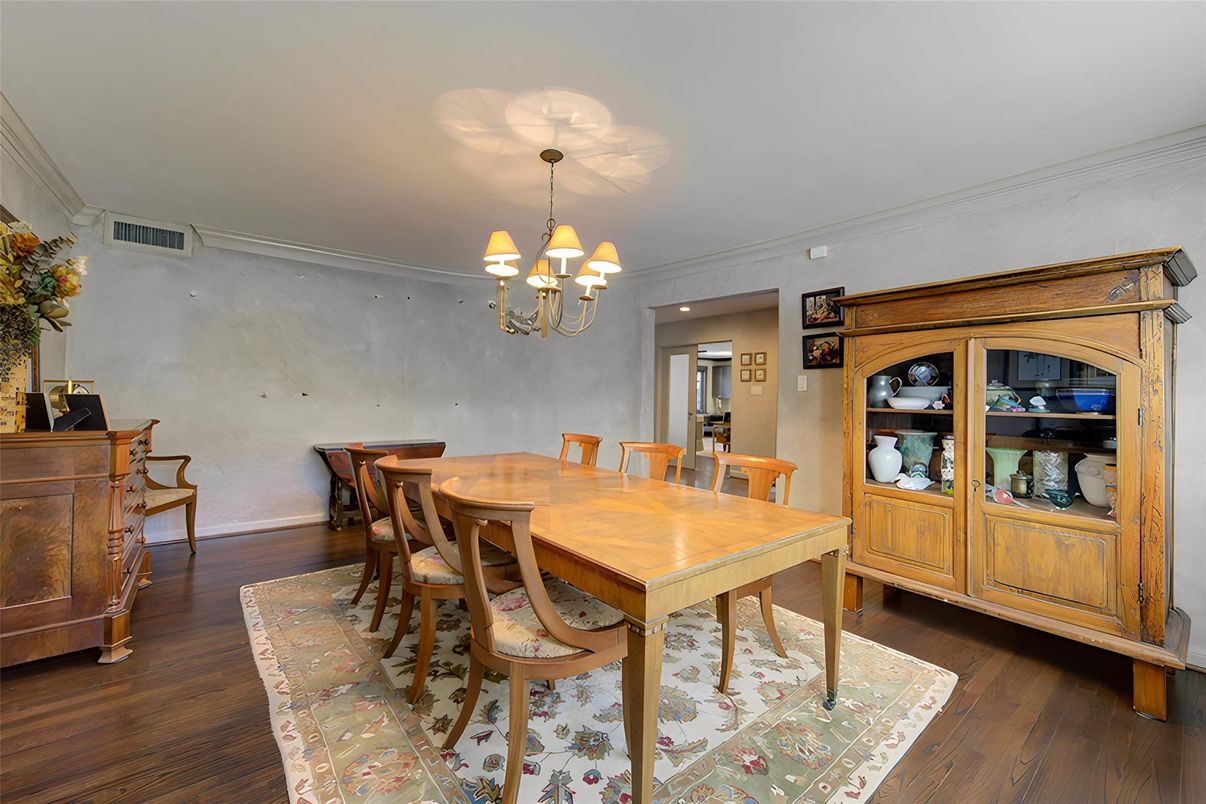 Chandelier, Dining room, Interior, Recessed Lighting, Wood Texture Flooring