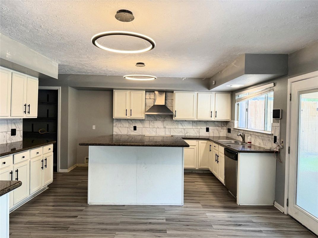 Interior, Kitchen, Pendant Lights, Recessed Lighting, Wood Texture Flooring